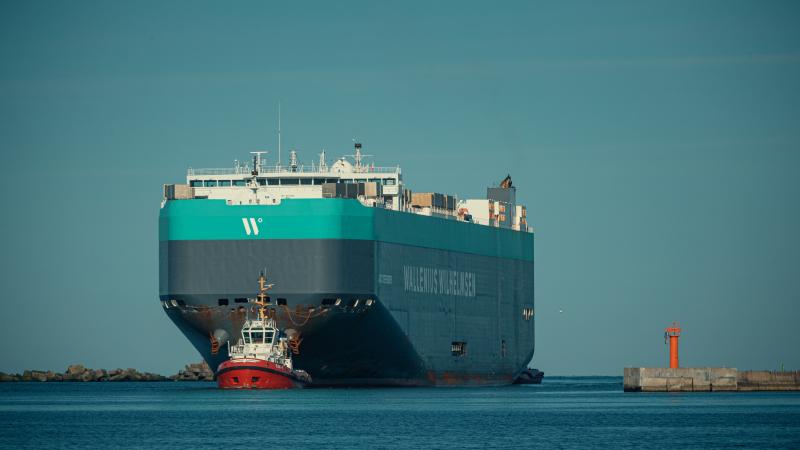 ASV transporta kuģis "ARC Defender" ienāk Liepājas ostā, lai nogādātu mācībām "Defender Europe 2022" paredzēto kaujas tehniku
