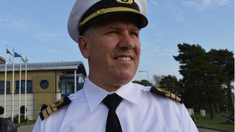 Jūras spēku Mīnu kuģu eskadras Ūdenslīdēju komandas komandieris komandleitnants Onils Marcinkus