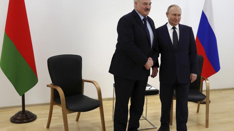 Baltkrievijas pašpasludinātais vadonis Aleksandrs Lukašenko un Krievijas diktators Vladimirs Putins