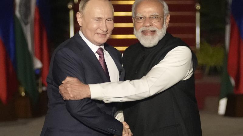 Autoritārā Krievijas valdnieka V. Putina tikšanās ar Indijas premjerministru N. Modi 