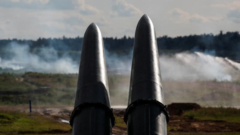 Krievijas taktiskās ballistiskās raķetes "Iskander"