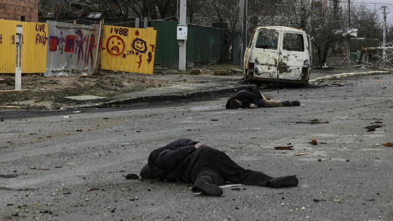 Krievijas okupantu uz ielas nogalināti civiliedzīvotāji Bučā