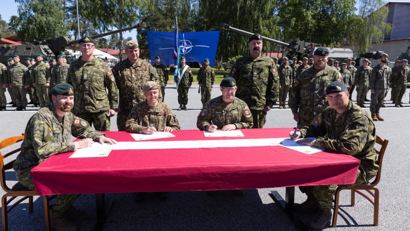 NATO paplašinātās kaujas grupas Latvijā komandiera maiņa