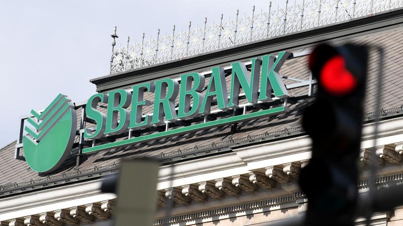 "Sberbank" logo uz ēkas