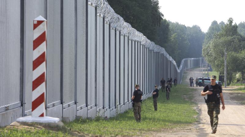 Polijas uzceltais žogs gar Baltkrievijas robežu