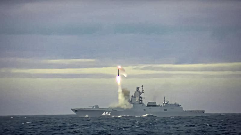 Hiperskaņas raķetes "Zircon" palaišana no fregates "Admiral Gorshkov"
