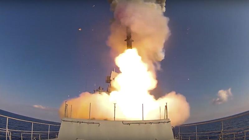 Agresorvalsts Krievijas jūras kara flote palaiž raķeti "Kalibr"