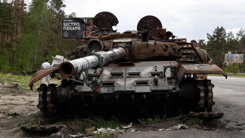 Iznīcināts Krievijas bruņoto spēku tanks