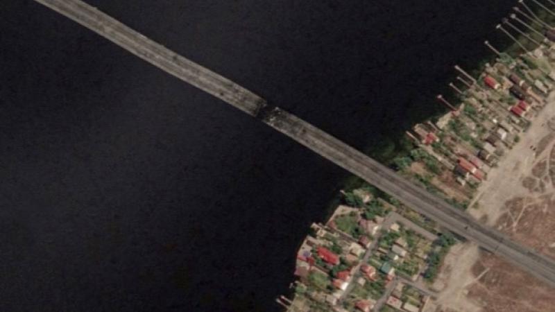 Ukrainas aizstāvju sašautais Antonova tilts pār Dņepru krievo okupētajā Hersonā