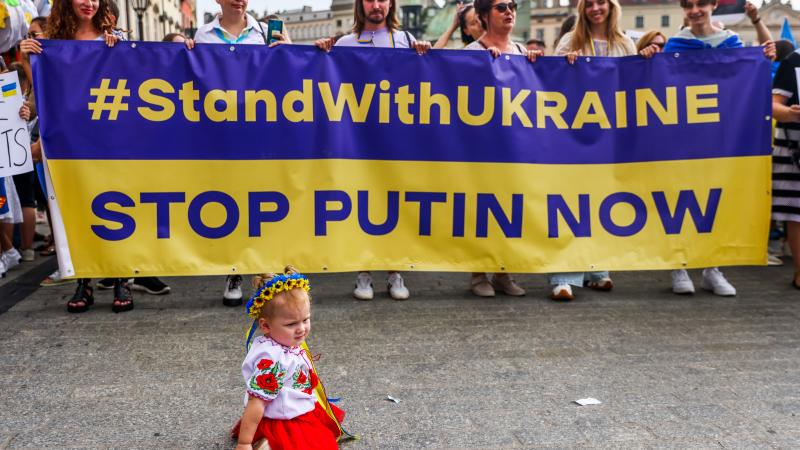 Protests pret krievu okupantu zvērībām Ukrainā