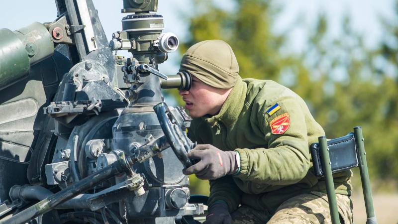 Ukrainas bruņoto spēku artilērists - tēmētājs