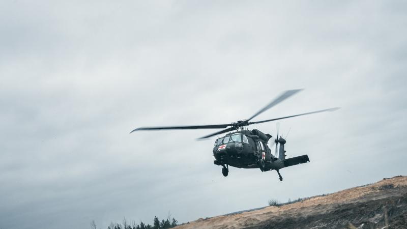 ASV bruņoto spēku helikopteris "Black Hawk"