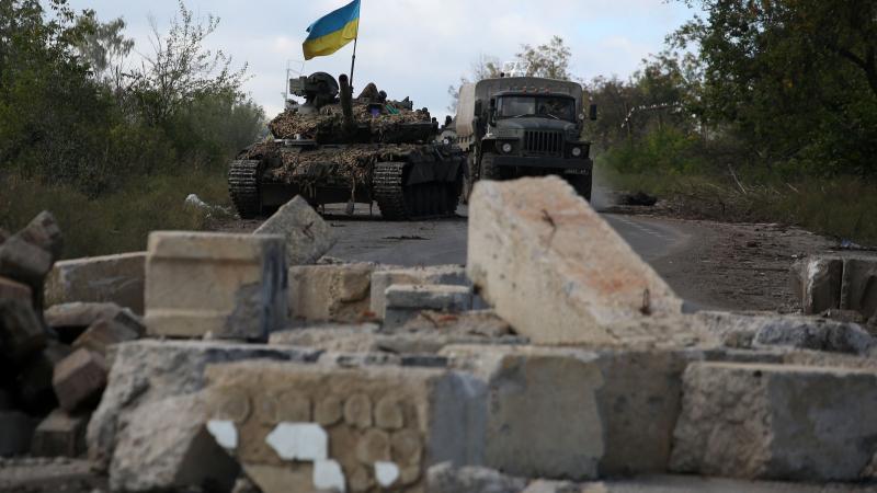 Ukrainas armija nesen atbrīvotajā ciemā