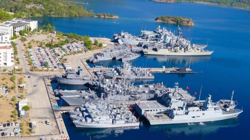 NATO kuģi Aksazas Jūras spēku bāzē Turcijā