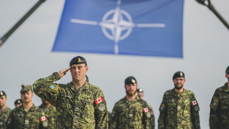 NATO paplašinātās kaujas grupas komandiera maiņa