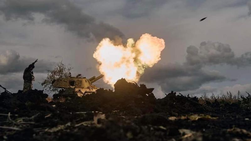 Ukrainas artilēristi šauj pa krievu iebrucēju pozīcijām