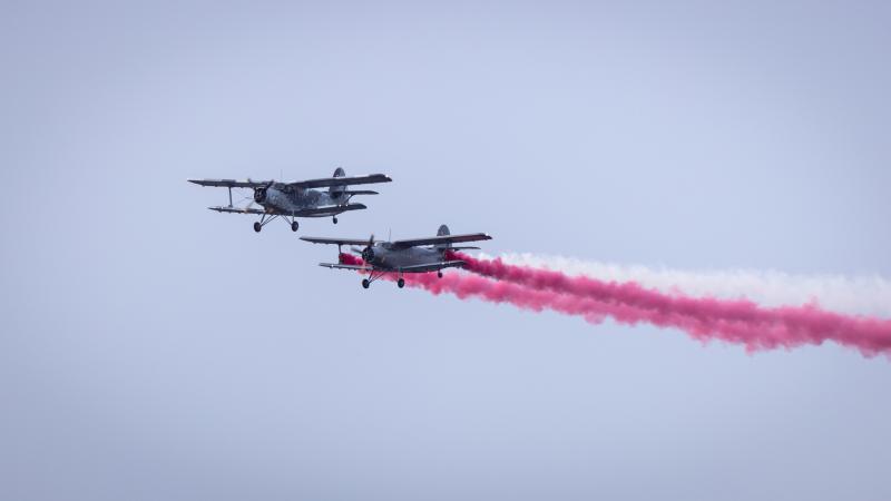Gaisa spēku lidmašīnas An-2 lidojumā virs Rīgas par godu 18. novembra militārajai parādei 2022. gadā