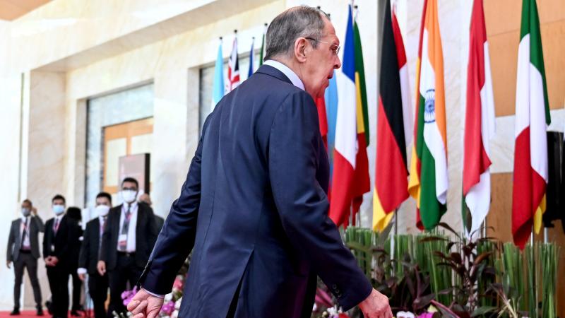 Agresorvalsts Krievijas ārlietu ministrs Sergejs Lavrovs pamet G20 valstu sanāksmi Bali, Indonēzijā