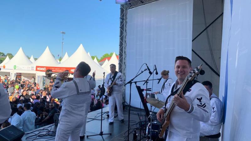 ASV Jūras spēku pavēlniecības Eiropā un Āfrikā mūzikas apvienība "Flagship" 