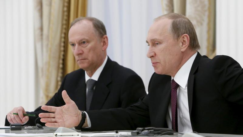 Agresorvalsts Krievijas diktators un kara noziedznieks Vladimirs Putins kopā ar kara noziedznieku un Krievijas drošības padomes sekretāru Nikolaju Patruševu