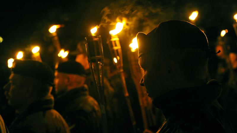 Zemessargi ar lāpām Lāčplēša dienas pasākumā