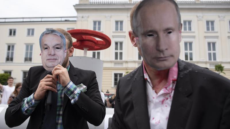 Protests pret Ungārijas un Krievijas vadītāju ciešajām saitēm