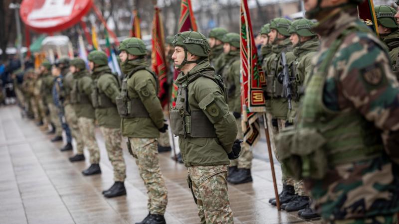 Lietuvas karavīri parādē