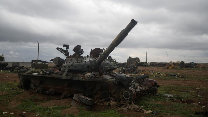 Iznīcinātais krievu okupantu tanks pie Hersonas Ukrainā