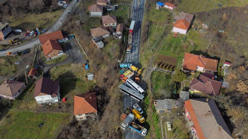 Serbu izveidotās barikādes Kosovas ziemeļos