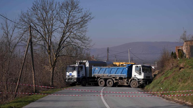 Serbu bloķētie ceļi Kosovas Ziemeļu daļā