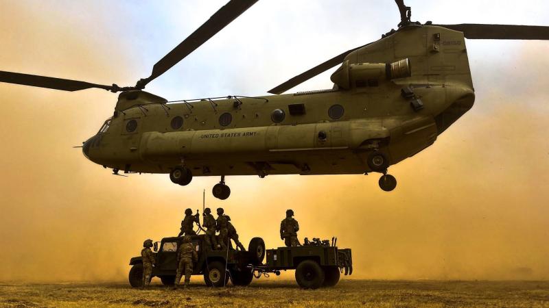 ASV karavīru apmācības ar helikoptera “CH-47 Chinook” iesaisti