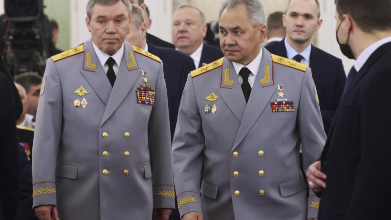 Krievu ģenerālis V. Gerasimovs un Aizsardzības ministrs S. Šoigu