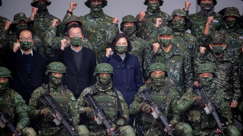 Taivānas prezidente Cai Iveņa vizītē militārajā bāzē 2022.gada 31.decembrī. Foto: EPA/Scanpix