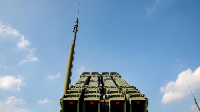 Pretgaisa aizsardzības sistēmas "Patriot" baterijas