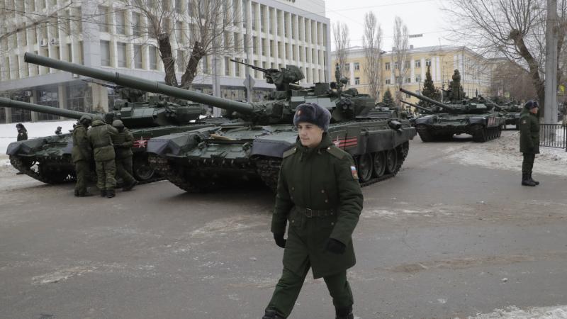 Krievu okupantu kaujas tanki “T-90”