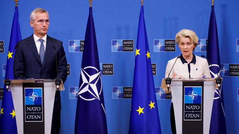 NATO ģenerālsekretārs Jenss Stoltenbergs un Eiropas Komisijas (EK) prezidente Urzula fon der Leiena