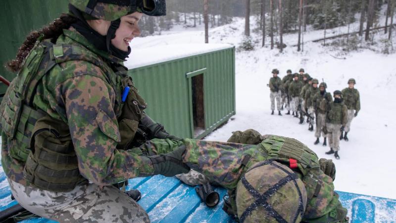 Sievietes Somijas bruņotajos spēkos