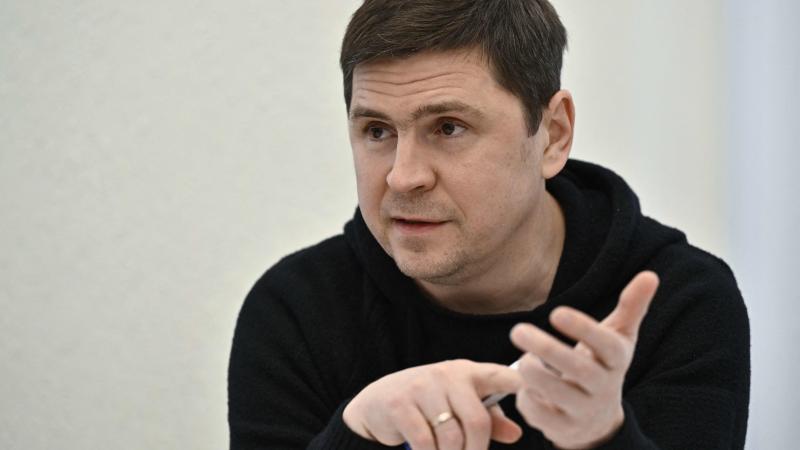  Mihailo Podoļaks intervijā ar AFP Kijivā. Foto: AFP/Scanpix