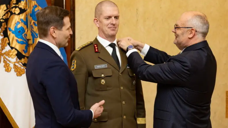 Igaunijas Aizsardzības spēku komandieris Martins Herems saņem ģenerāļa pakāpi