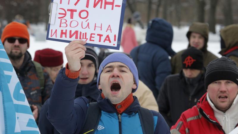 Krievijas tālbraucēju šoferi protestē pret jaunās ceļu maksas sistēmu