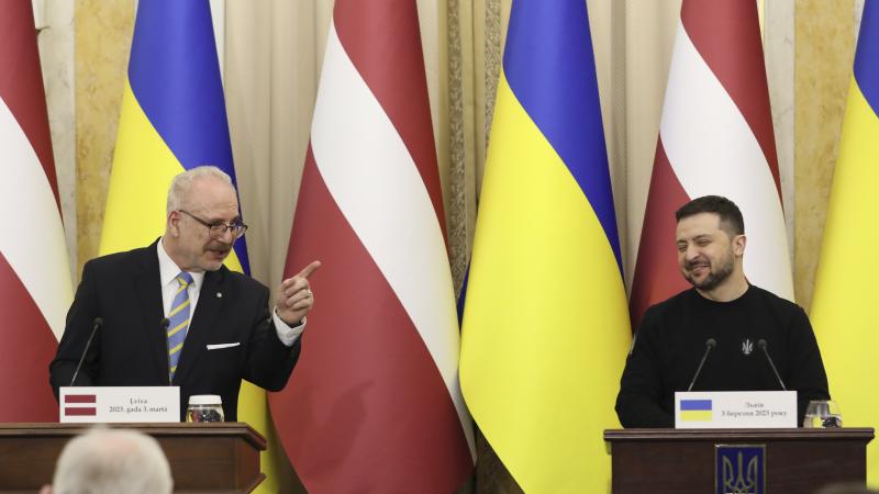 Latvijas prezidents Egils Levits tiekas ar Ukrainas prezidentu Volodimiru Zelenski Ļvivā
