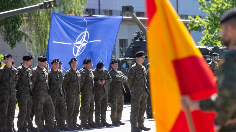 NATO paplašinātās kaujas grupas klātbūtnes karavīri Ādažu bāzē