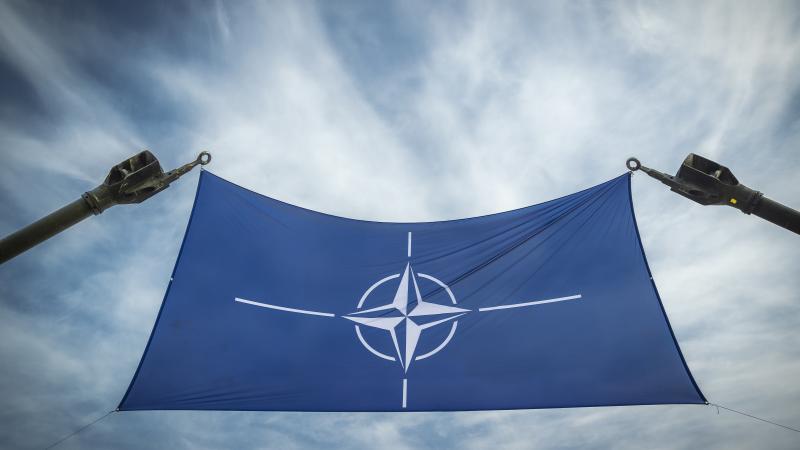 NATO karogs Ādažu poligonā