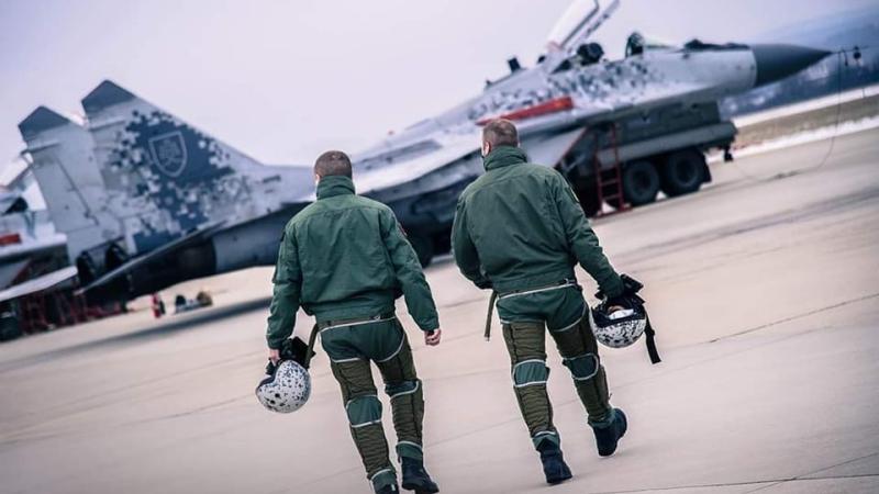 Slovākijas piloti dodas uz savu iznīcinātāju MiG-29