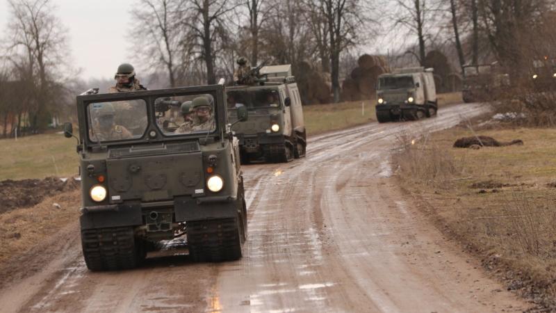 Zemessardzes 4.Kurzemes brigādes 51. kājneku bataljona zemessargi mācību laikā
