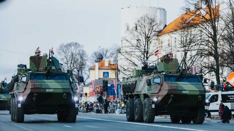 Latvijas armija parādē