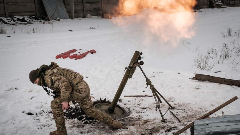 Ukraiņu karavīrs izšauj ar "Stinger"