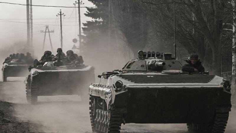 Ukrainas bruņoto spēku kaujas tehnikas kolonna dodas Bahmutas virzienā