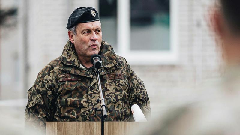 NBS komandieris ģenerālleitnants Leonīds Kalniņš