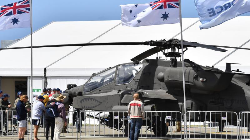 Austrālijas bruņoto spēku helikopters "Apache"
